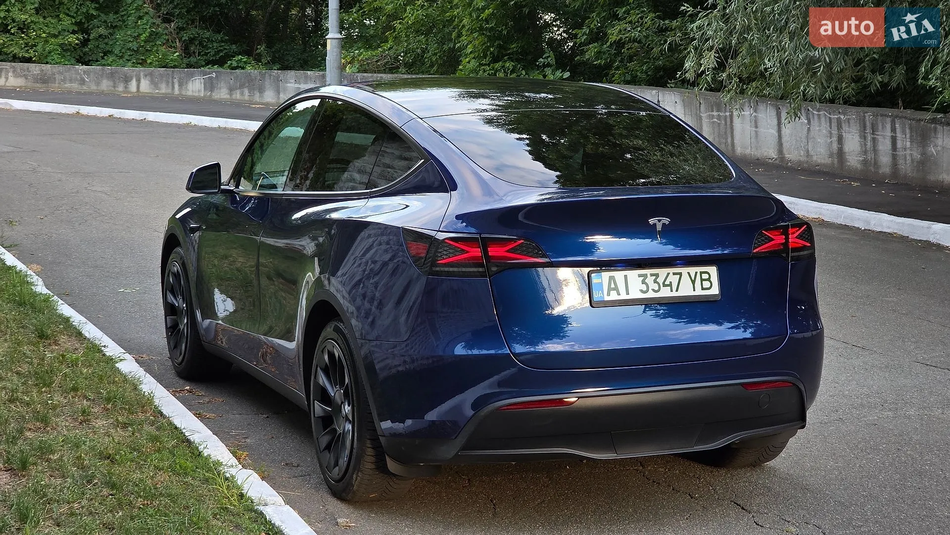 Tesla Model Y, 2024