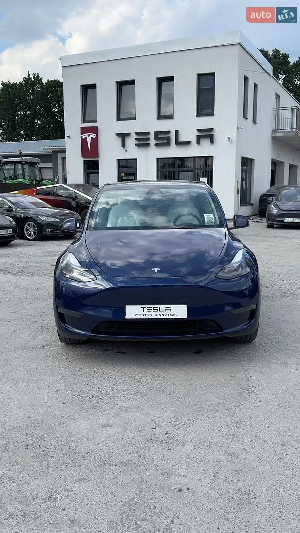 Tesla Model Y, 2024