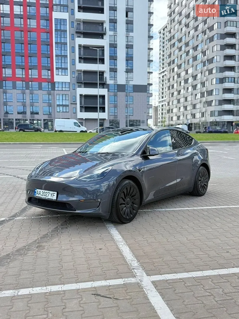 Tesla Model Y, 2023