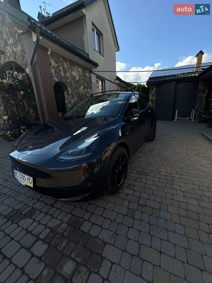 Tesla Model Y, 2024