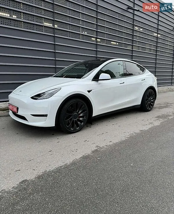Tesla Model Y, 2022