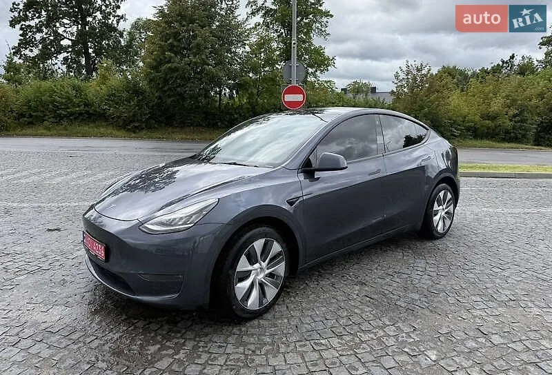 Tesla Model Y, 2022