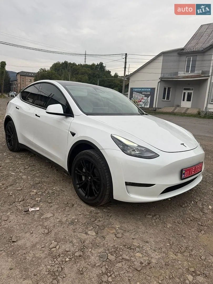 Tesla Model Y, 2022