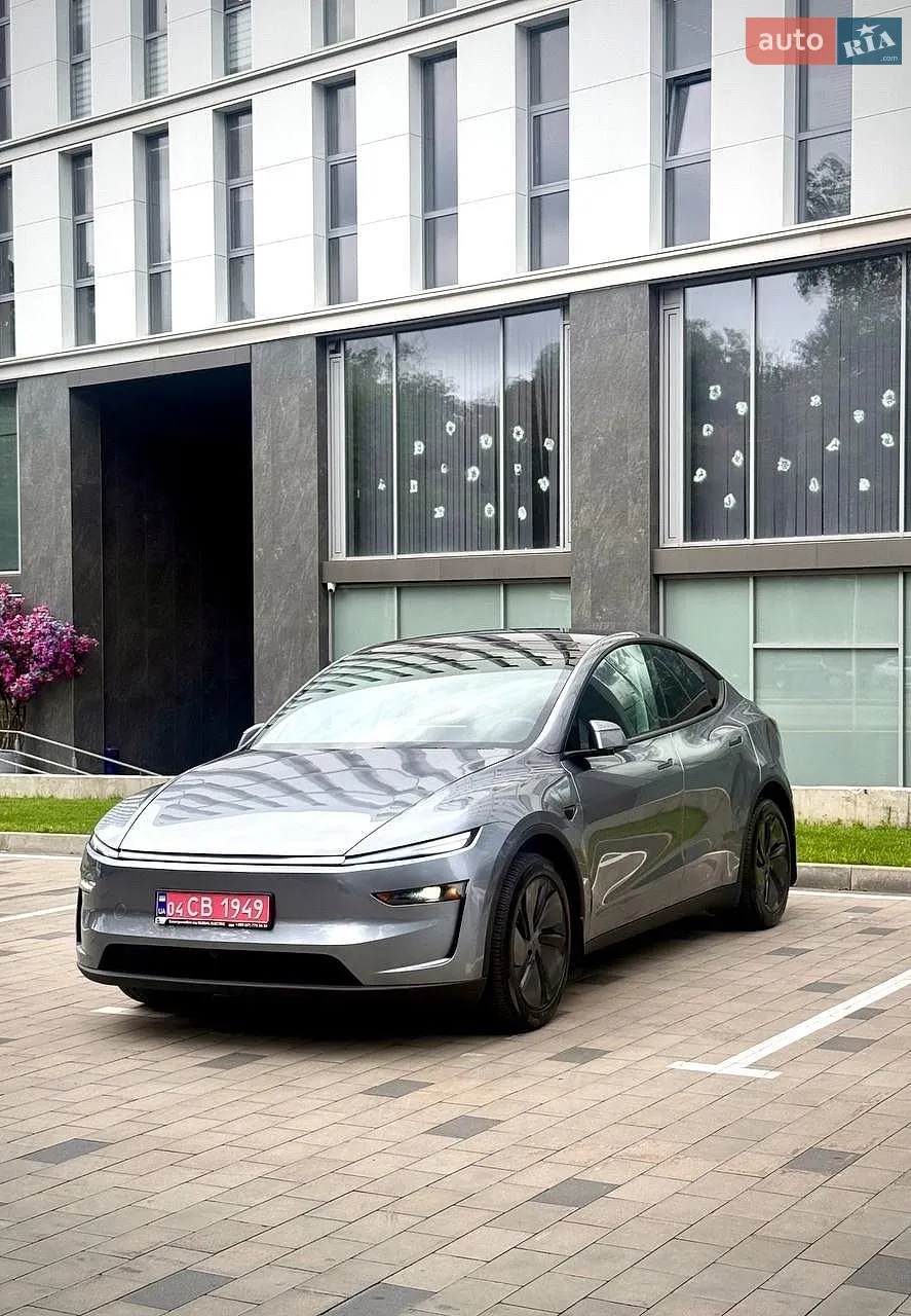 Tesla Model Y, 2025