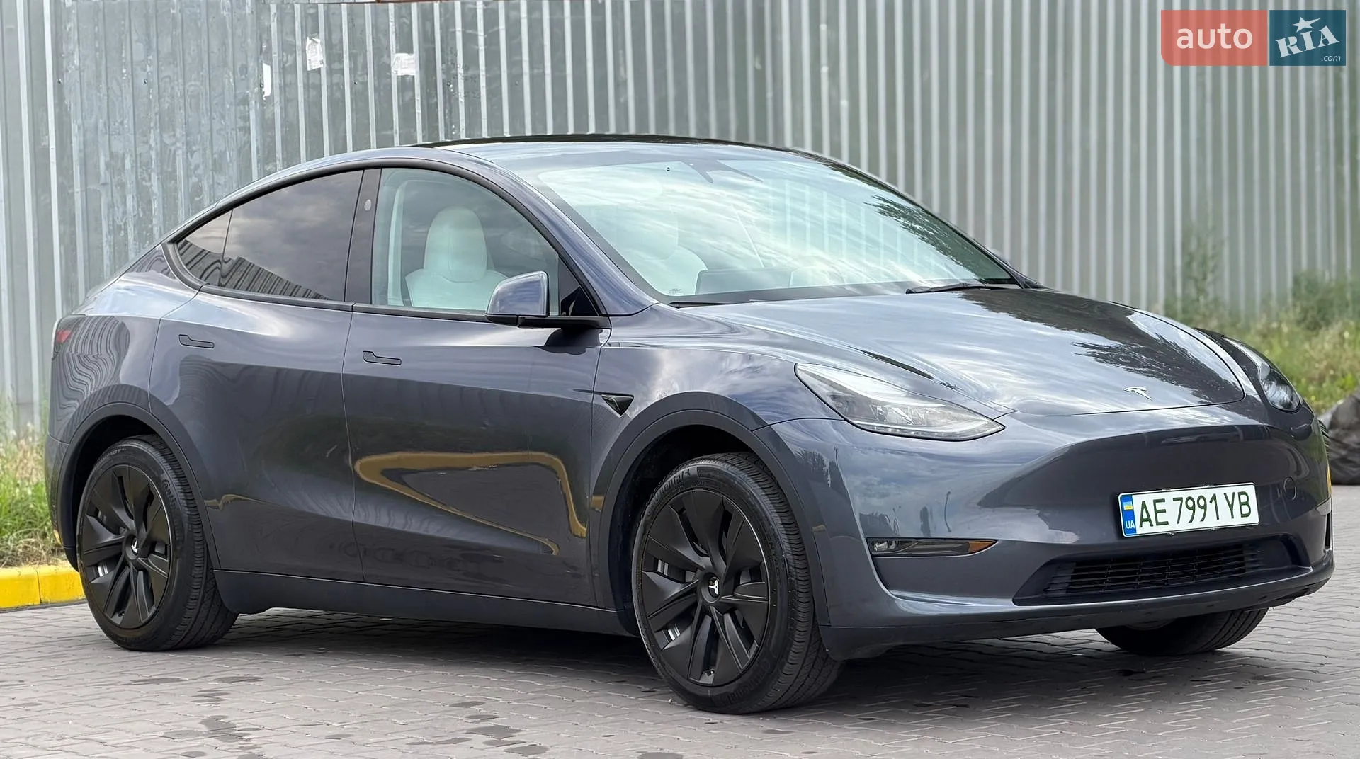 Tesla Model Y, 2023