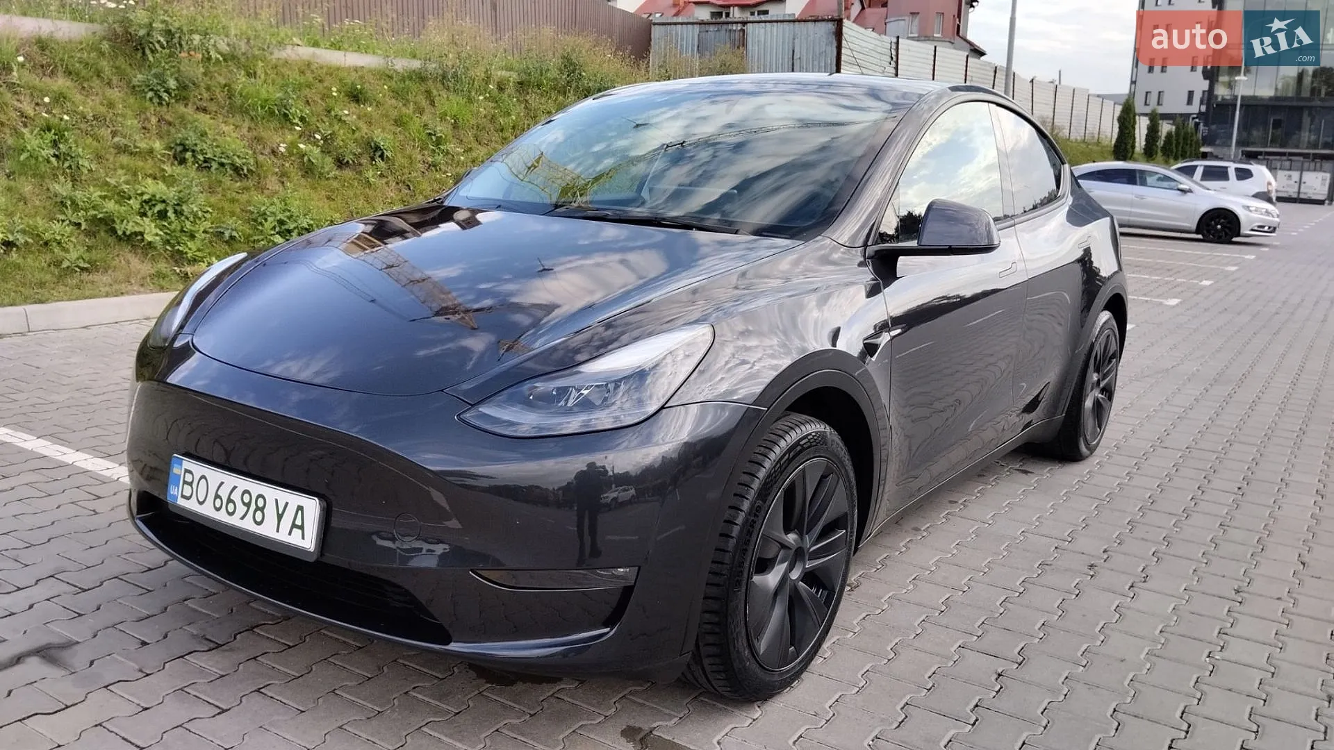 Tesla Model Y, 2024