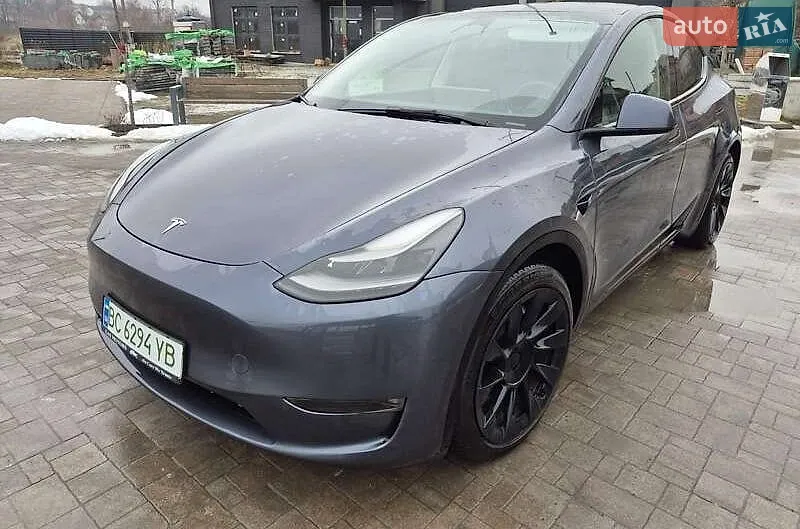 Tesla Model Y, 2023