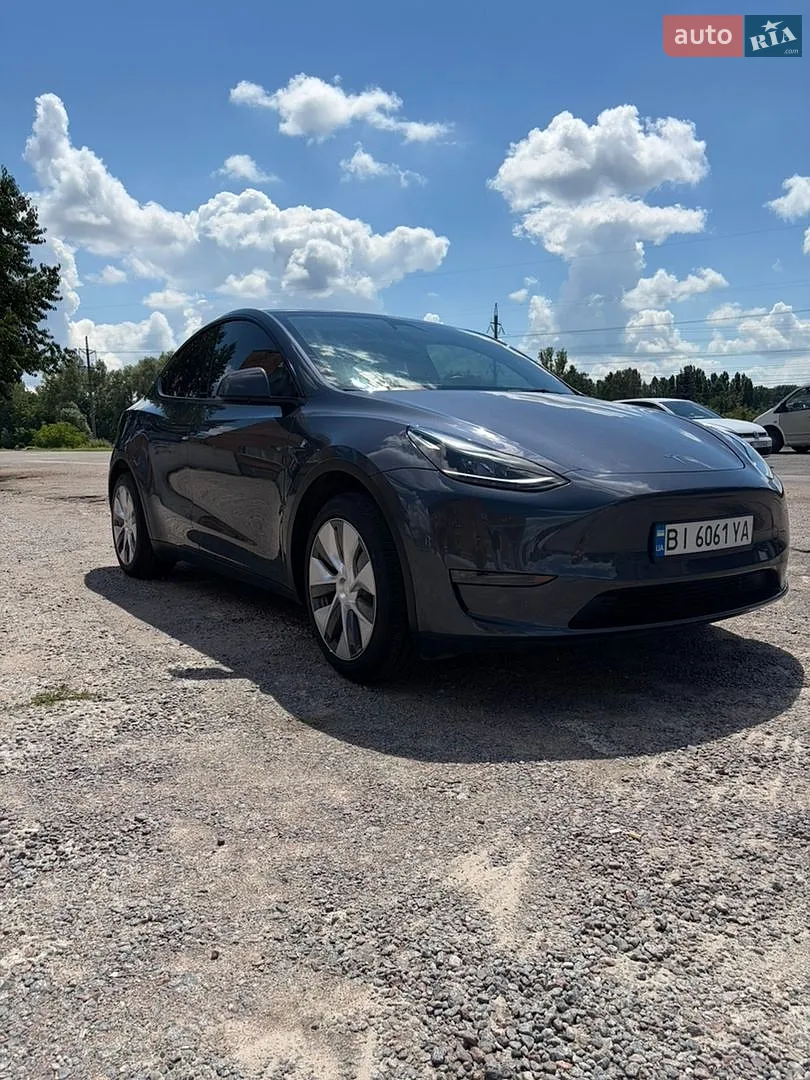 Tesla Model Y, 2024
