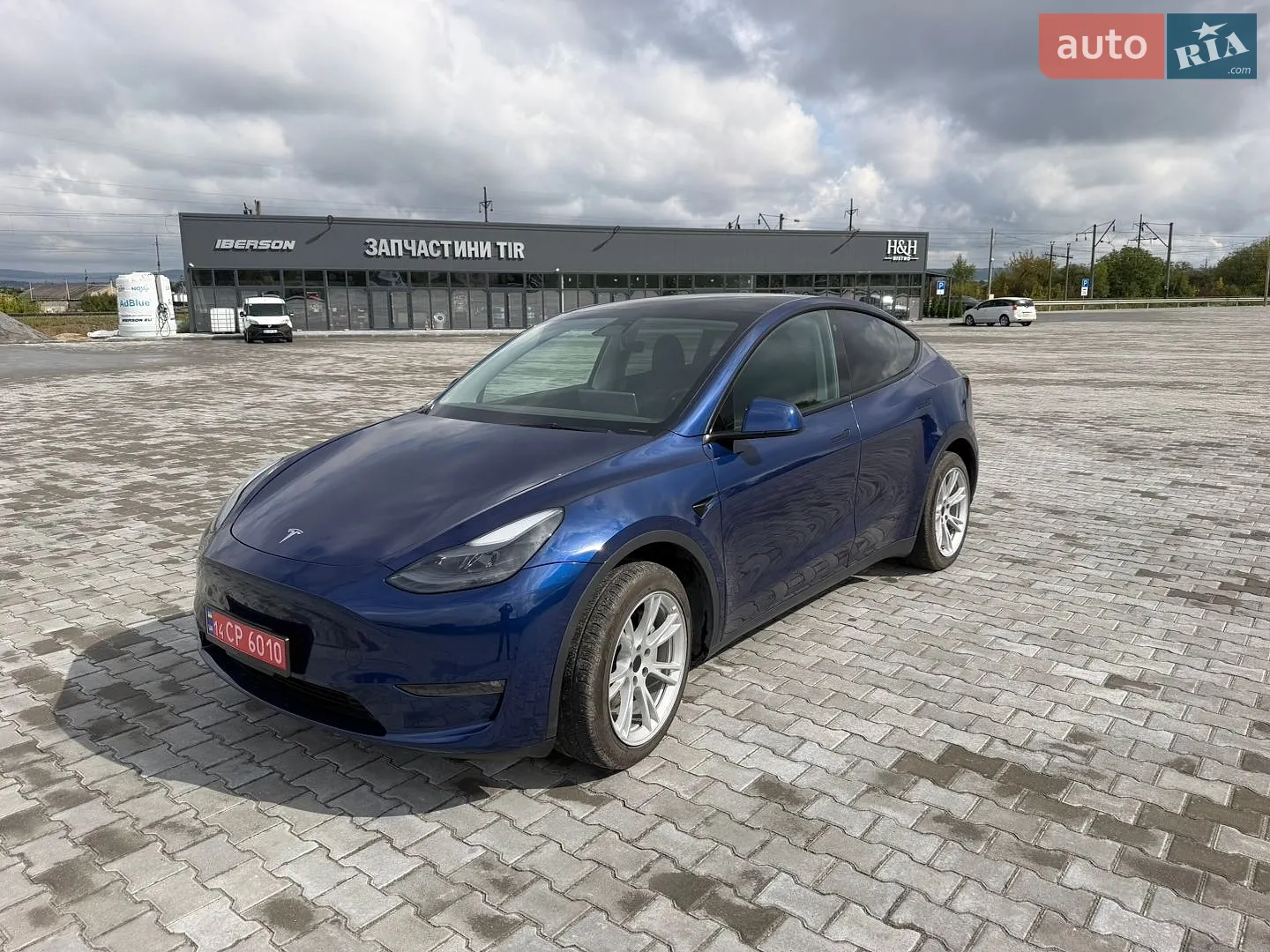 Tesla Model Y, 2023