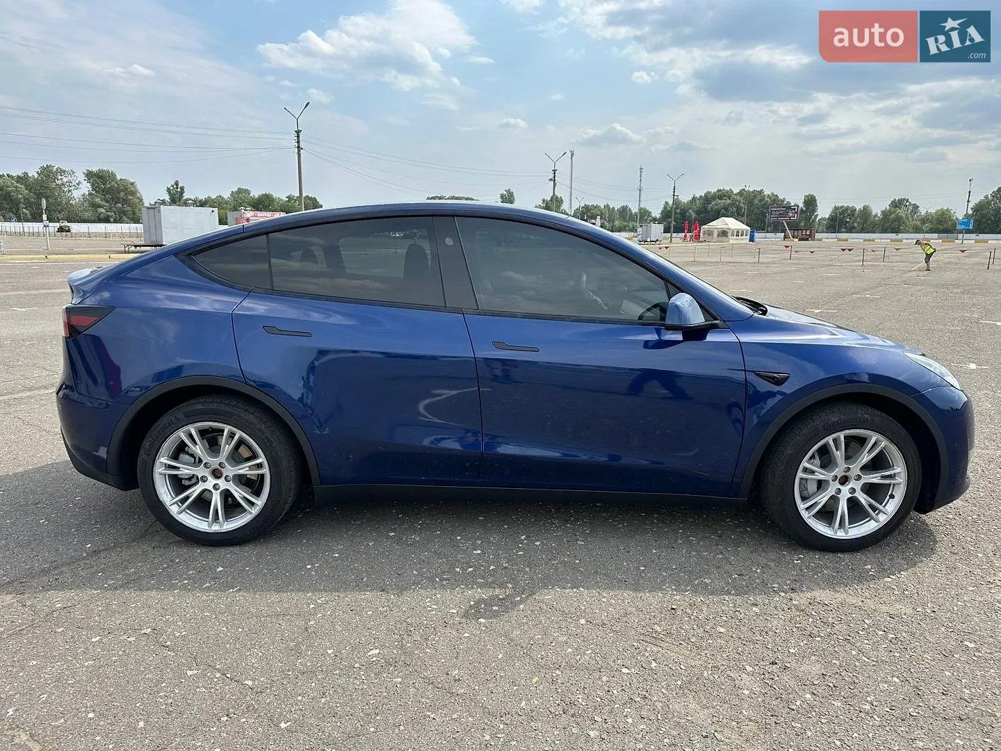 Tesla Model Y, 2024