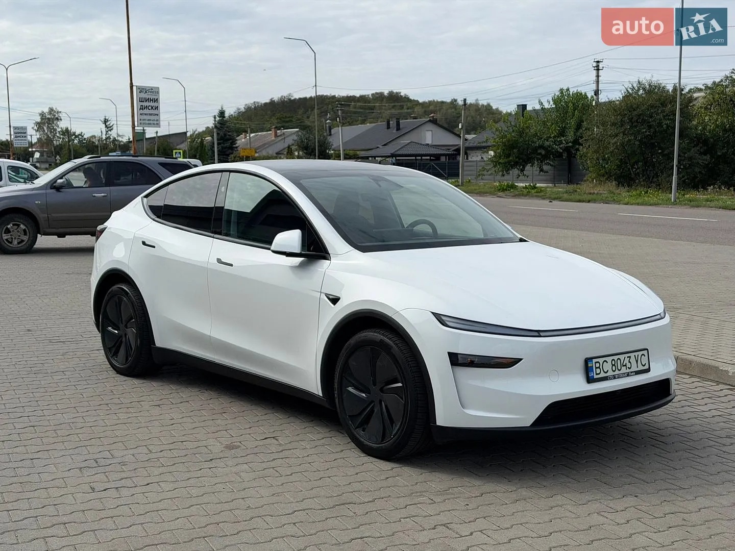 Tesla Model Y, 2025