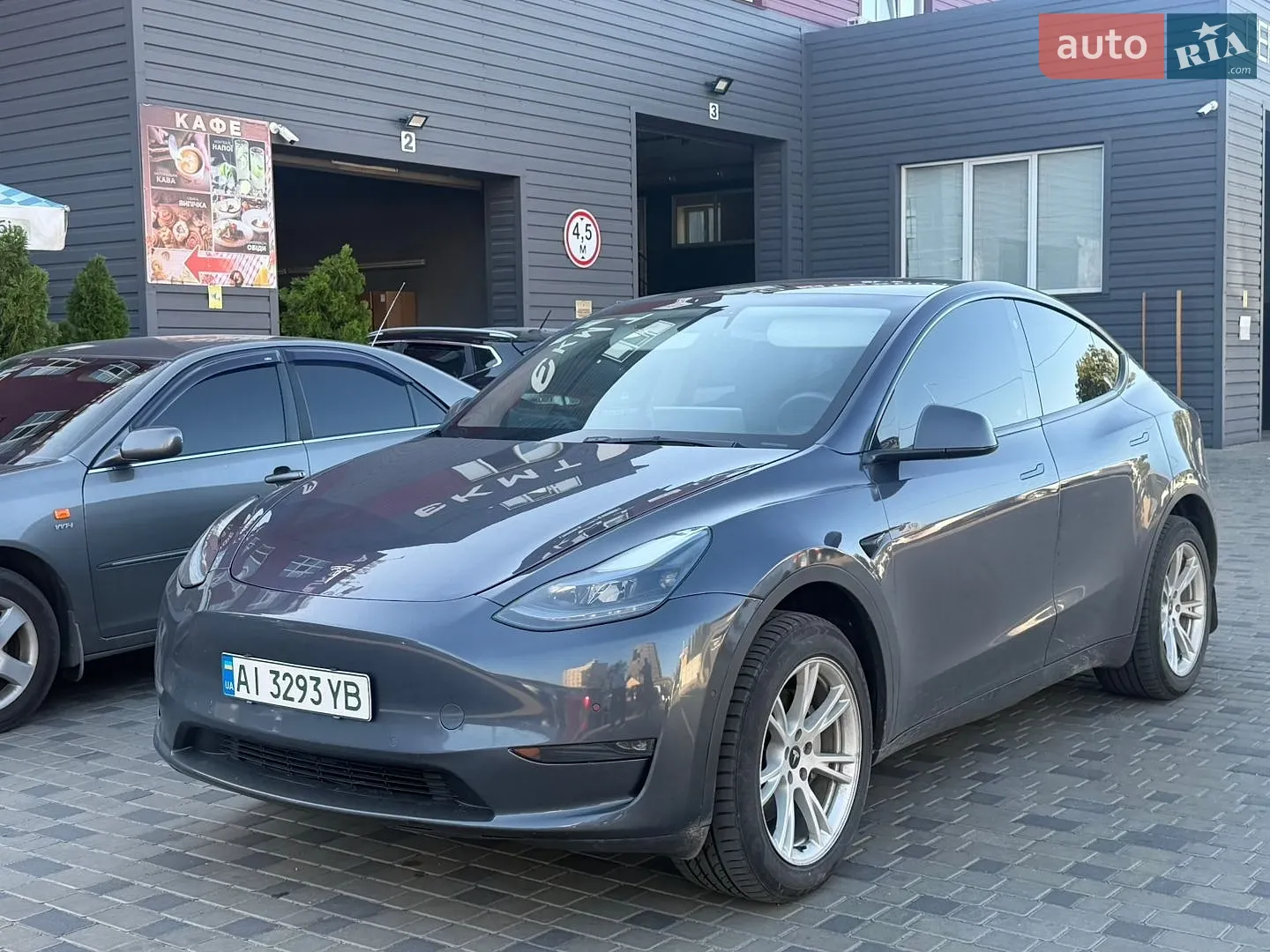 Tesla Model Y, 2021
