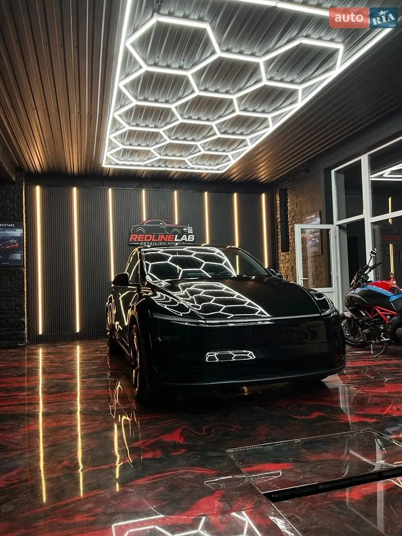 Tesla Model Y, 2025