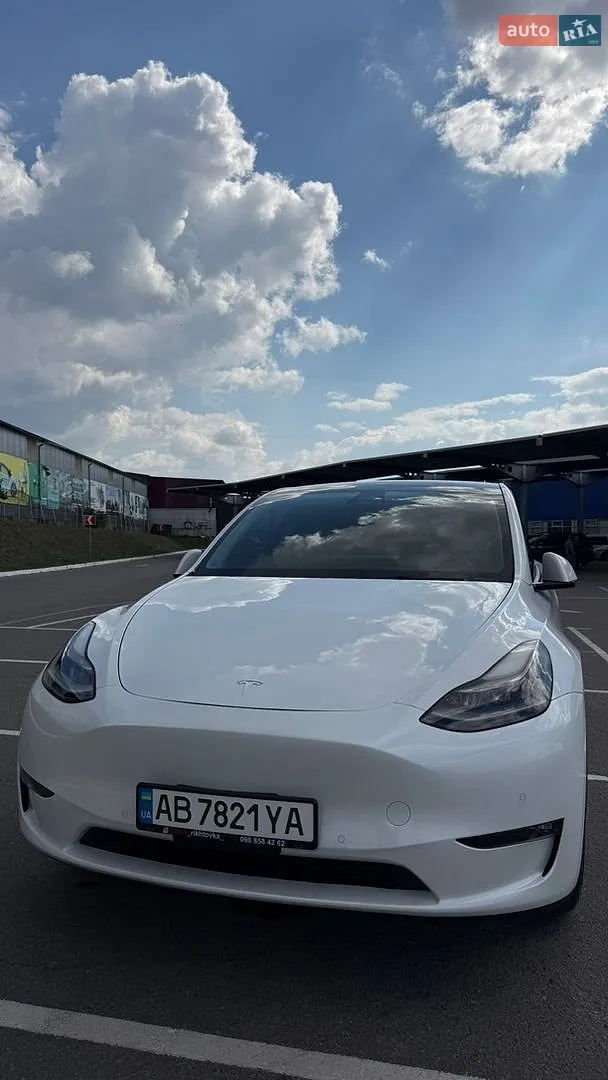 Tesla Model Y, 2021