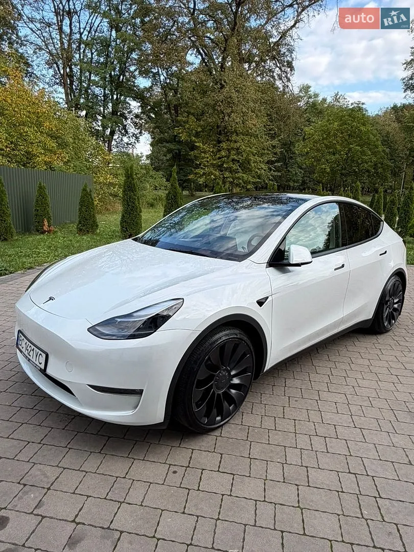 Tesla Model Y, 2024