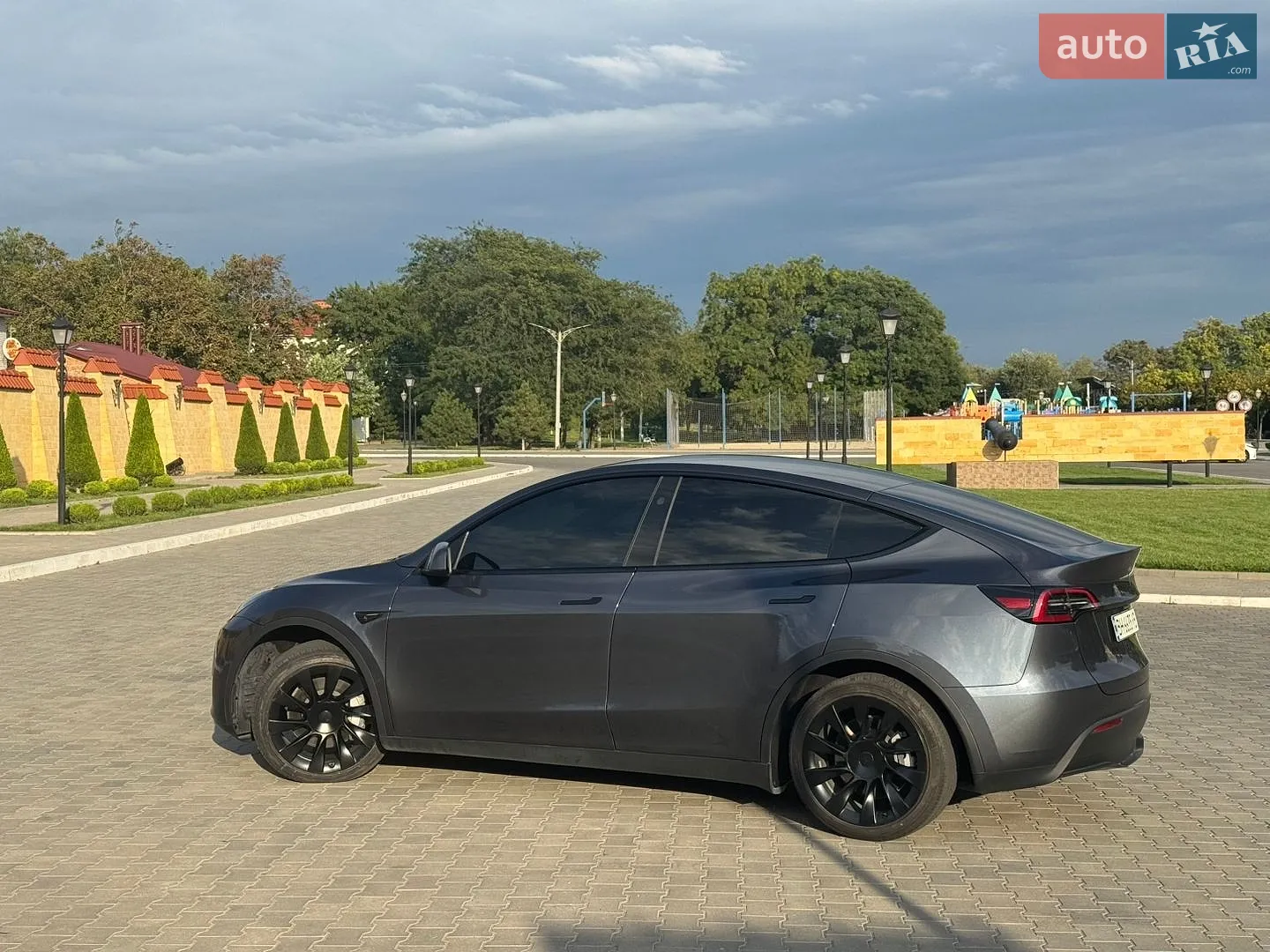 Tesla Model Y, 2023