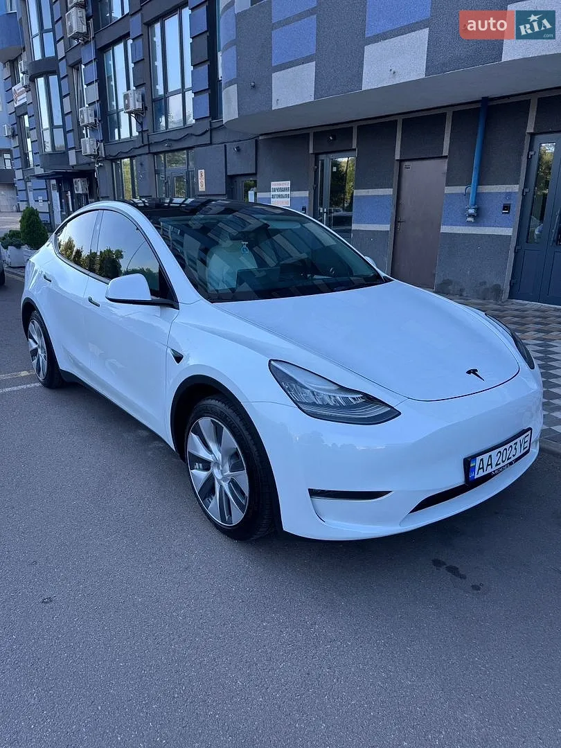 Tesla Model Y, 2023
