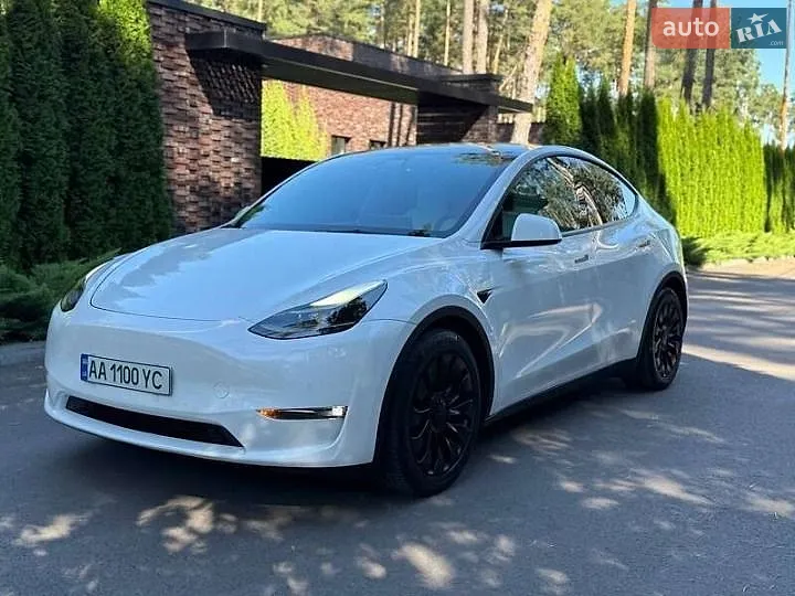 Tesla Model Y, 2022
