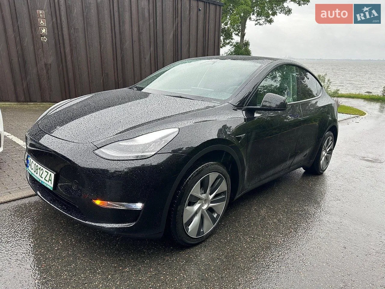 Tesla Model Y, 2022