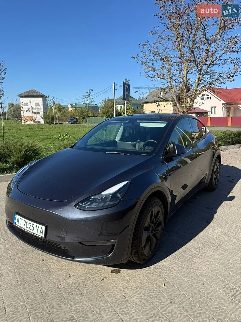 Tesla Model Y, 2025