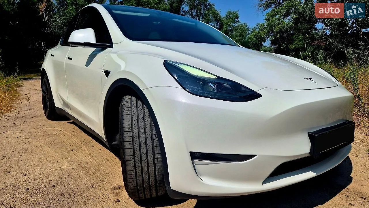 Tesla Model Y, 2023