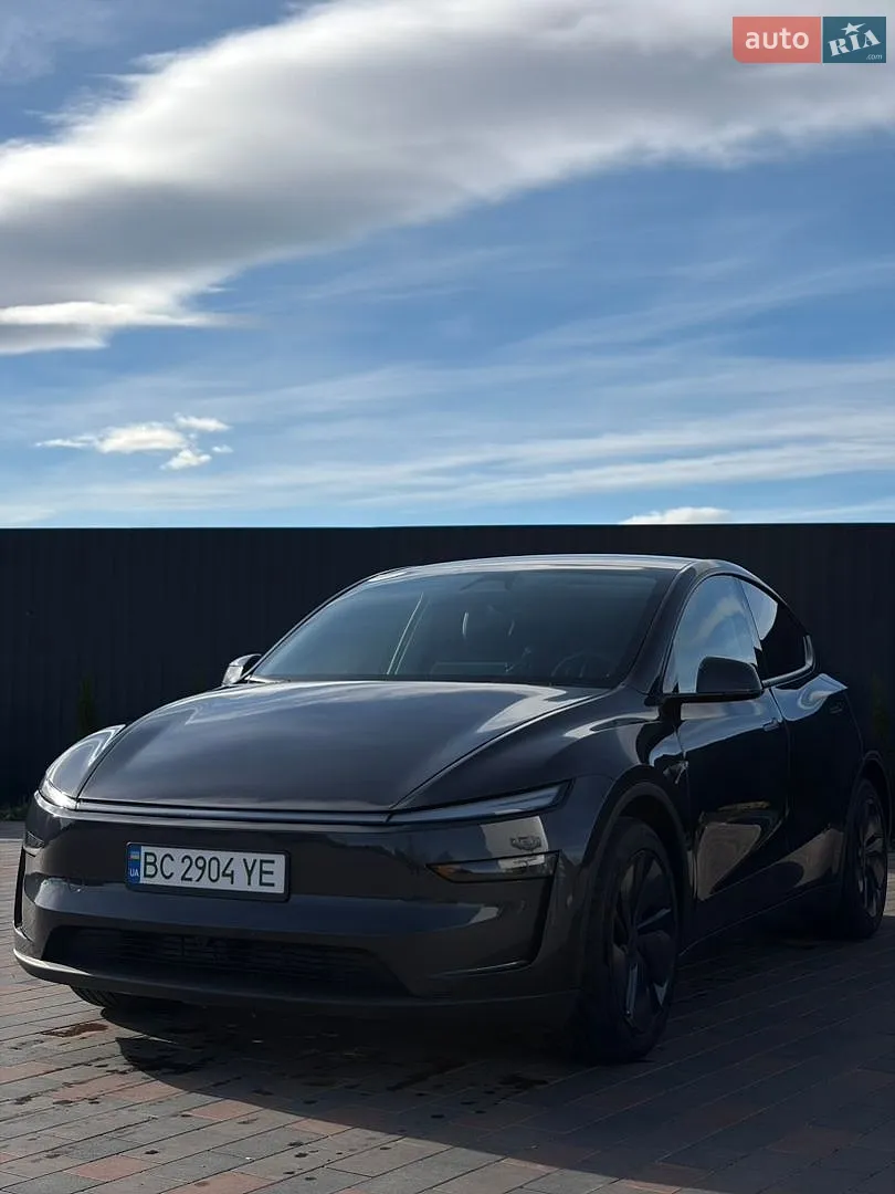 Tesla Model Y, 2025