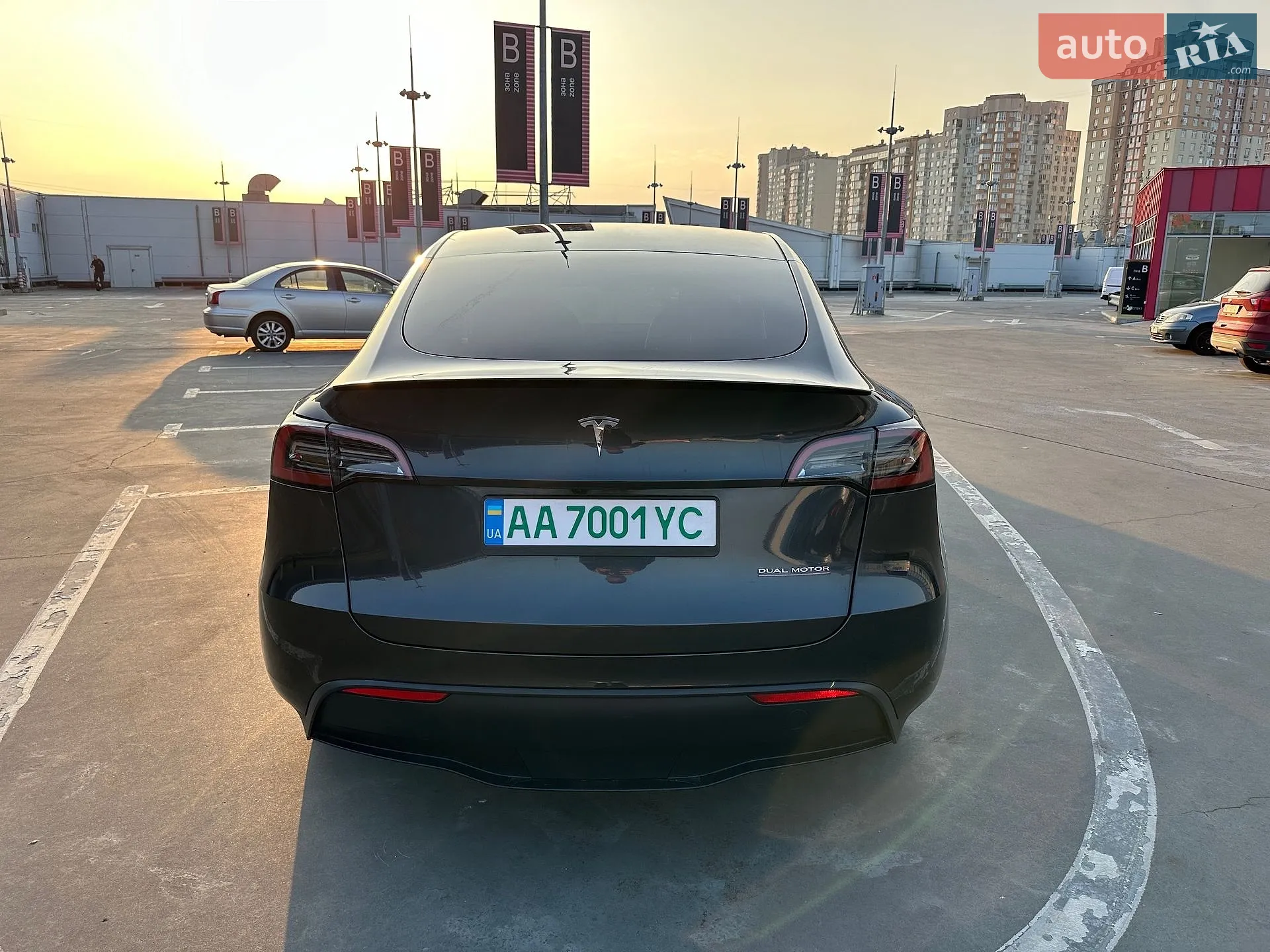 Tesla Model Y, 2024