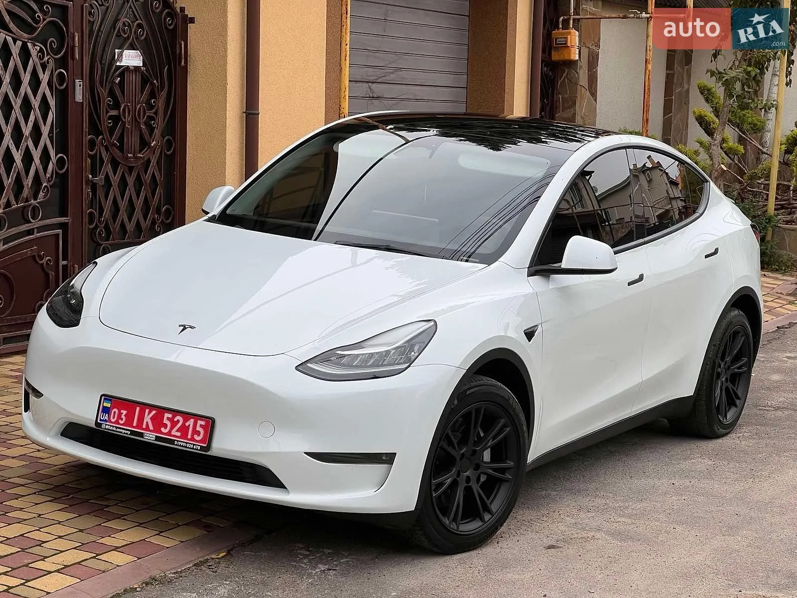 Tesla Model Y, 2023