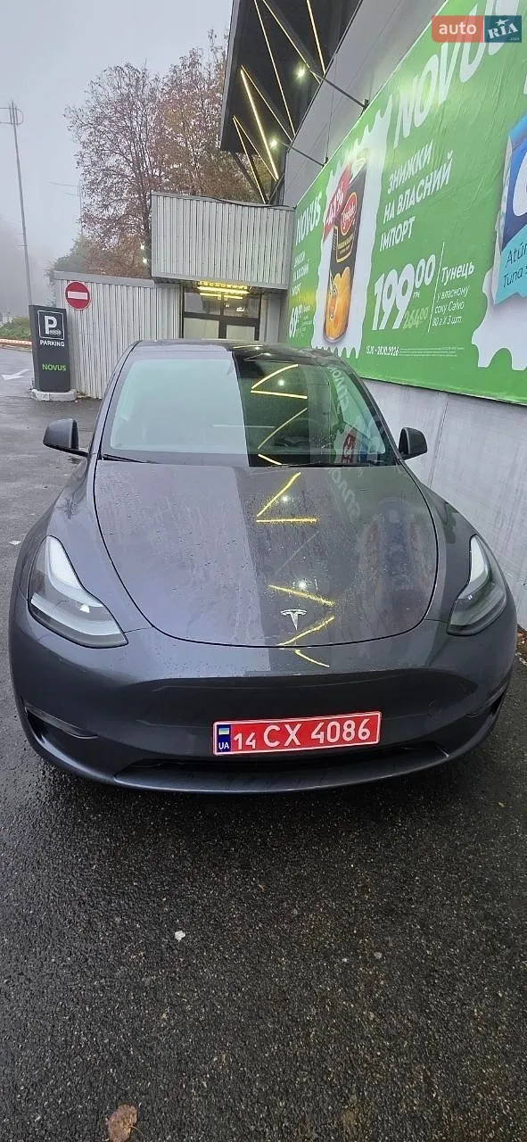 Tesla Model Y, 2023