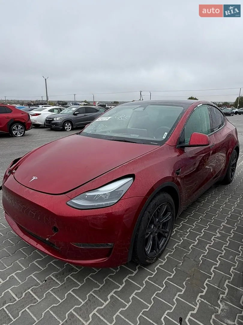 Tesla Model Y, 2025
