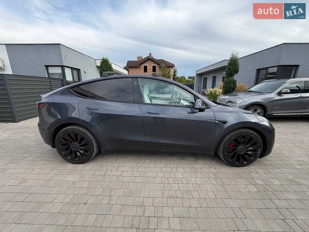 Tesla Model Y, 2022