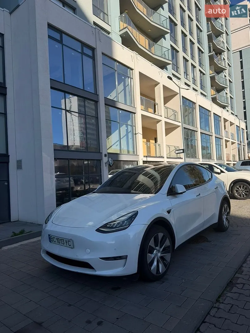 Tesla Model Y, 2022
