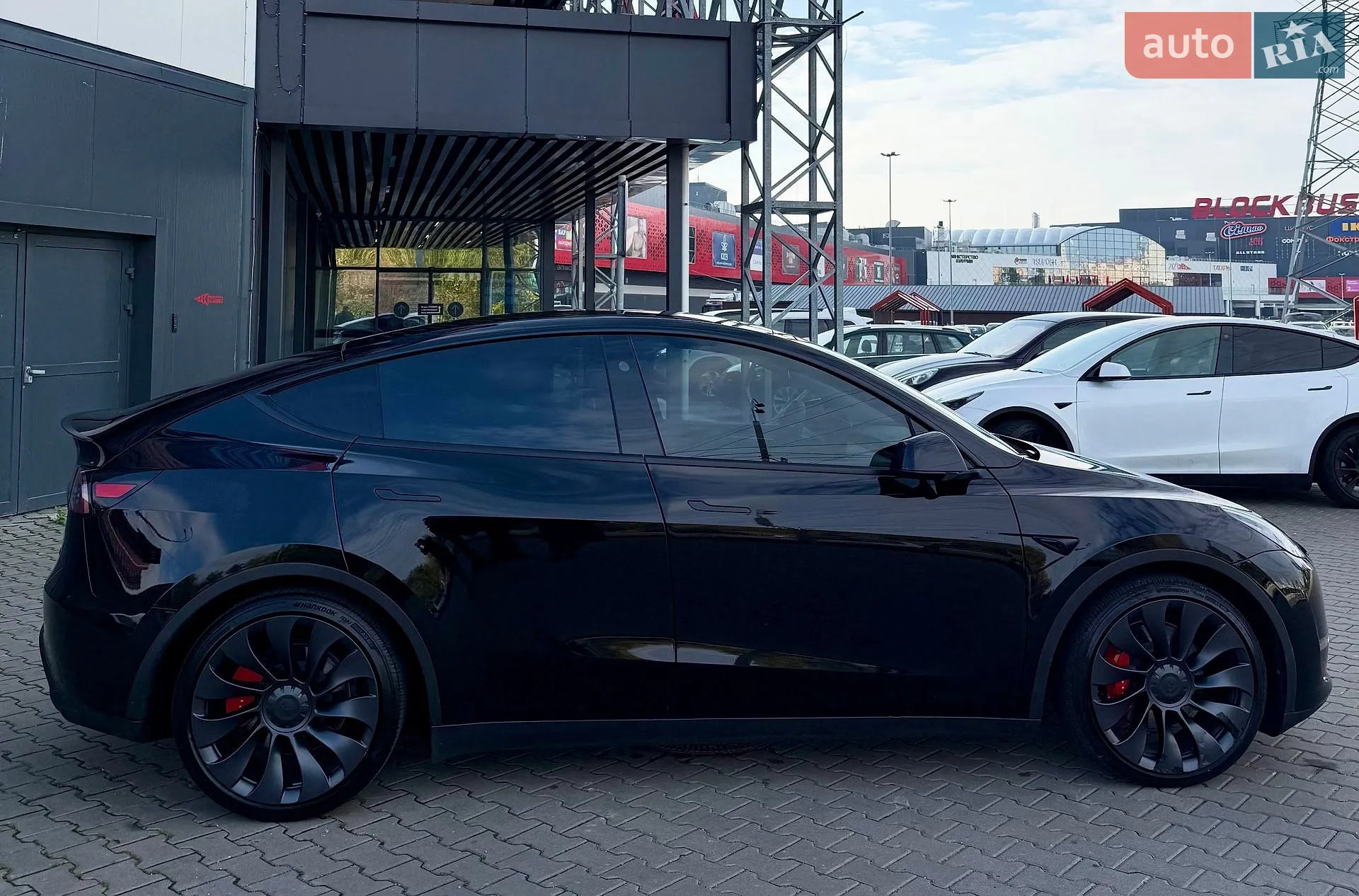 Tesla Model Y, 2024