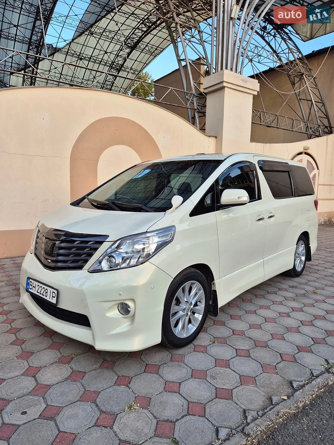 Toyota Alphard, 2011