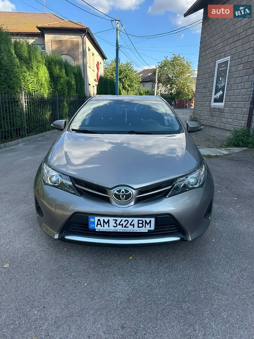 Toyota Auris, 2013