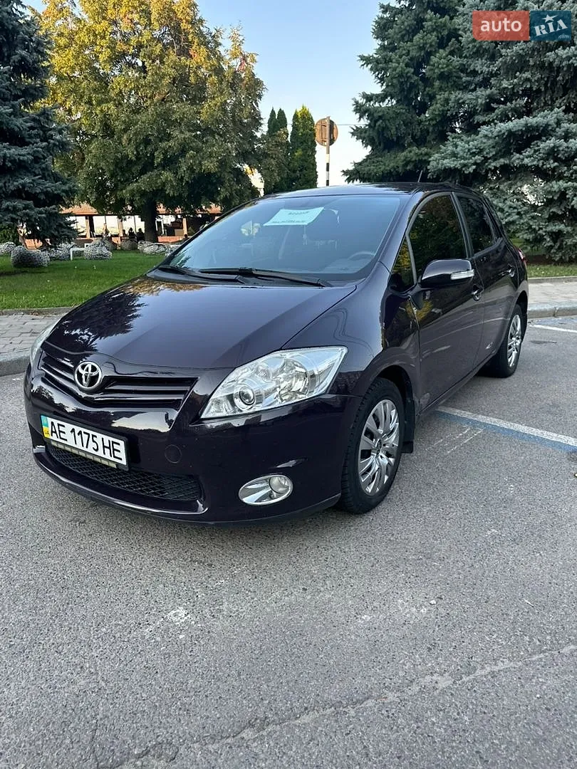 Toyota Auris, 2011