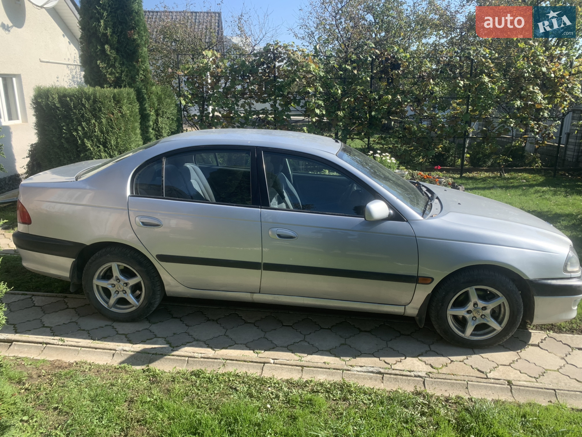 Toyota Avensis, 2000