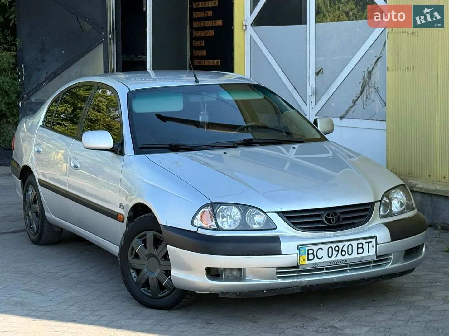 Toyota Avensis, 2001