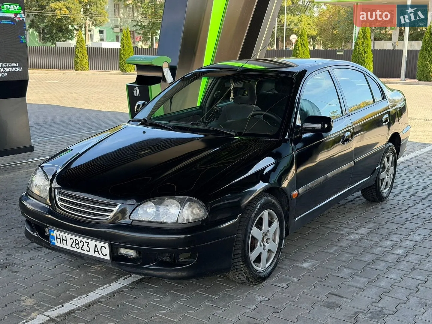 Toyota Avensis, 1998