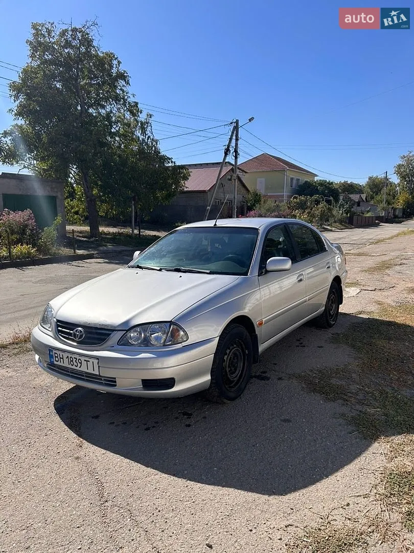 Toyota Avensis, 2001