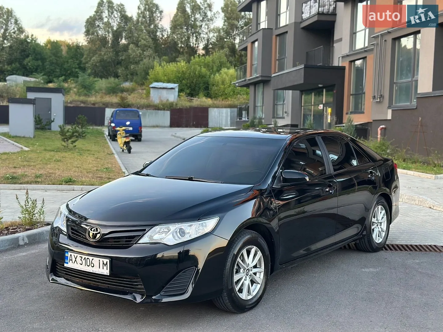 Toyota Camry 2012 — 1