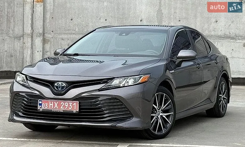 Toyota Camry, 2019