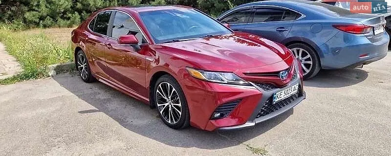 Toyota Camry 2018 — 1