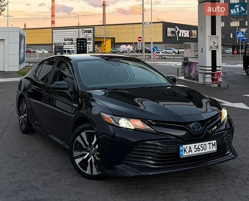 Toyota Camry, 2019