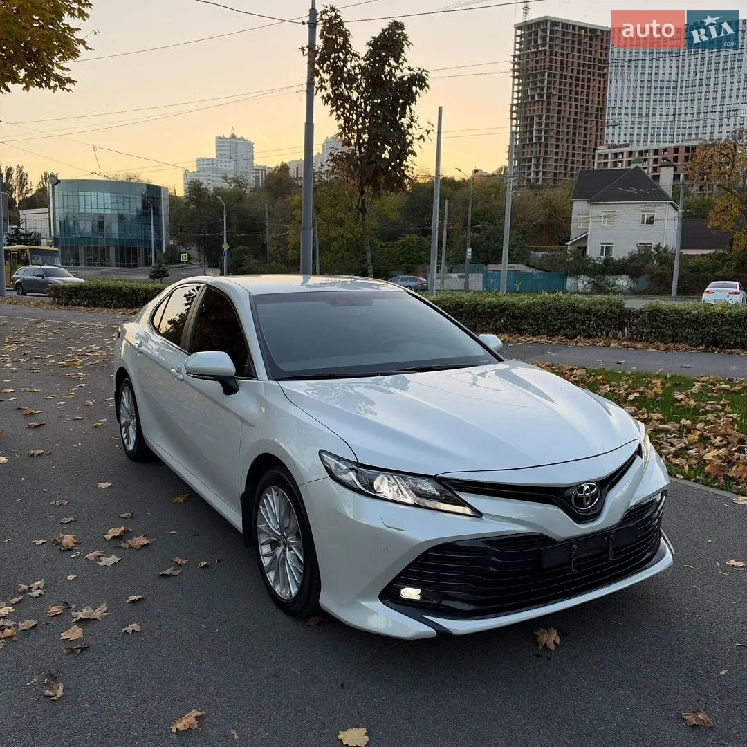 Toyota Camry, 2019
