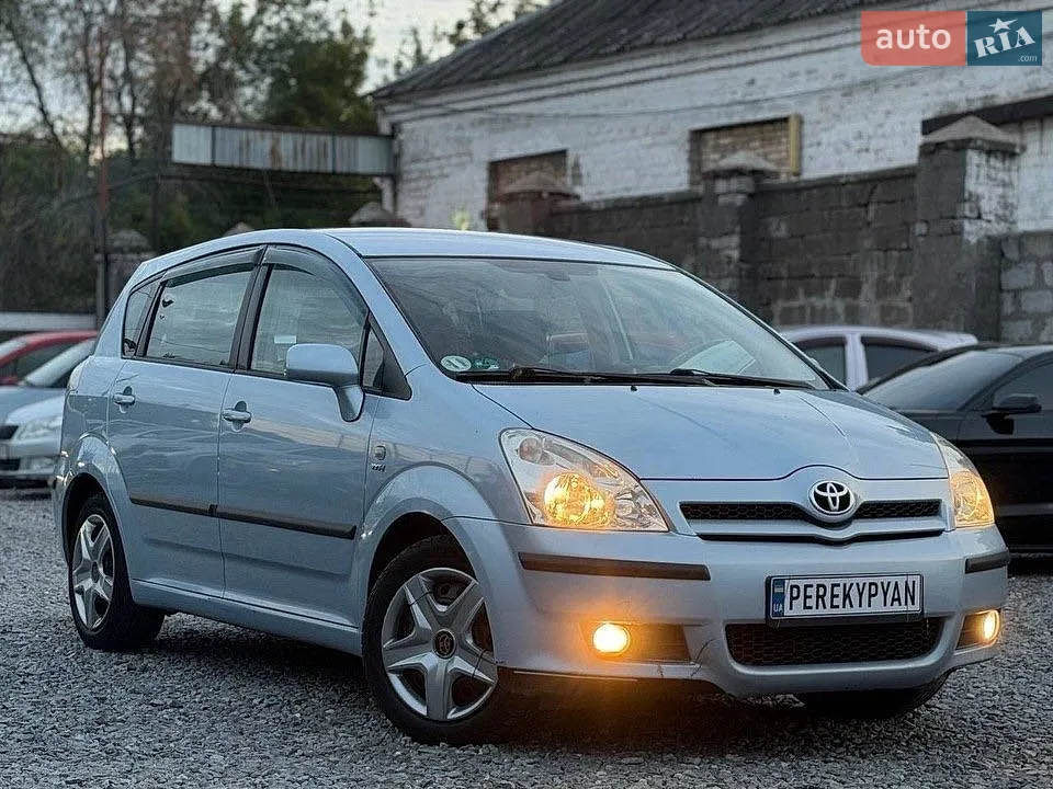 Toyota Corolla Verso, 2004
