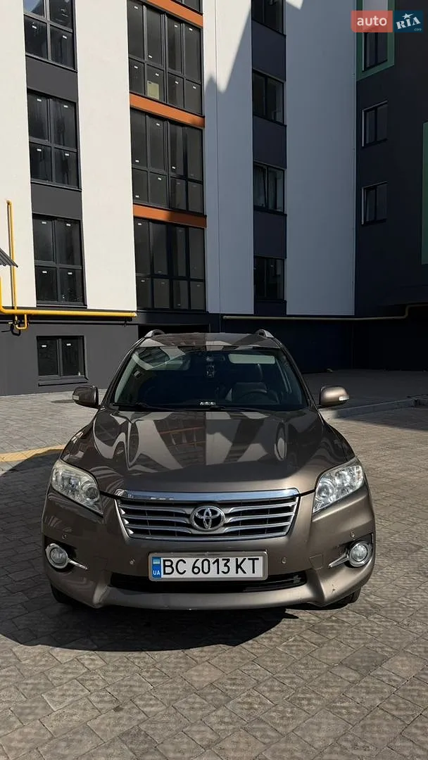 Toyota RAV4, 2010