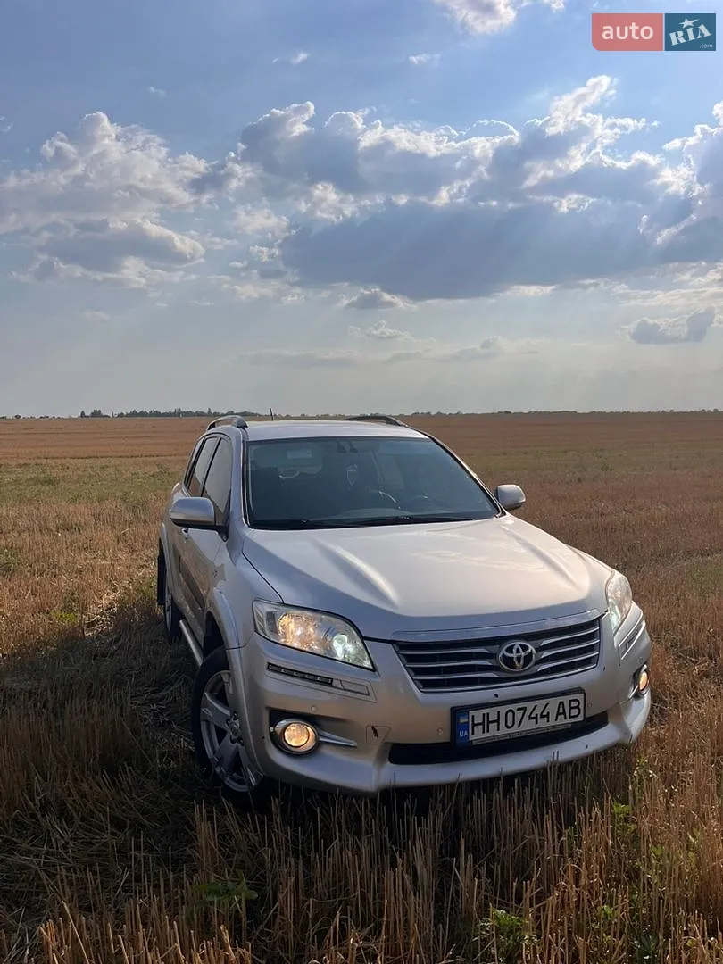 Toyota RAV4, 2011