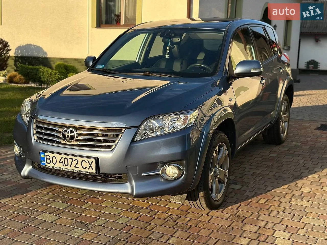 Toyota RAV4, 2010