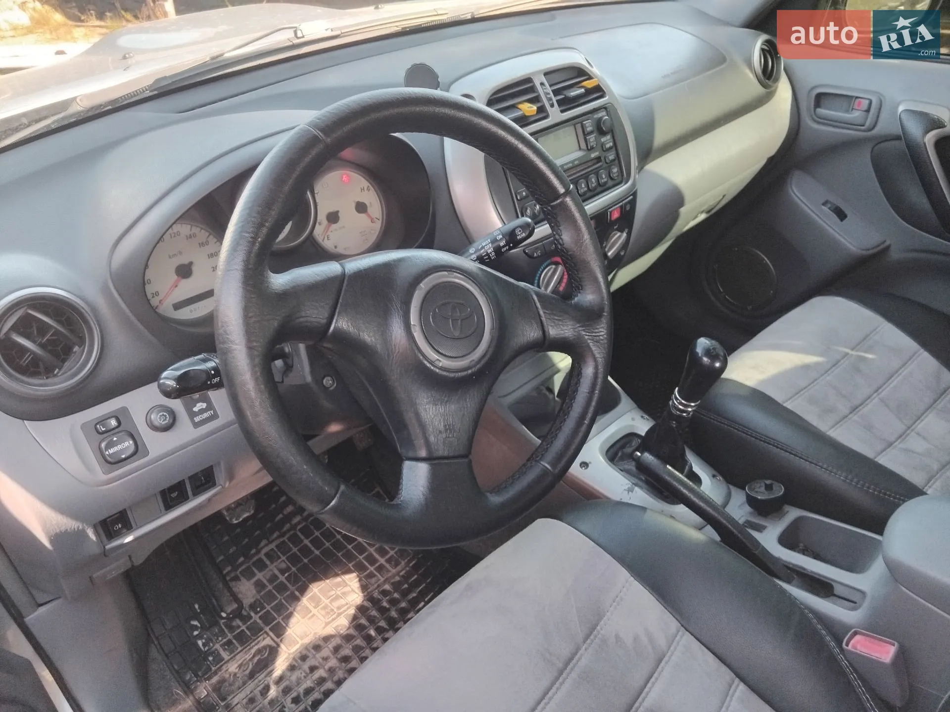 Toyota RAV4, 2001
